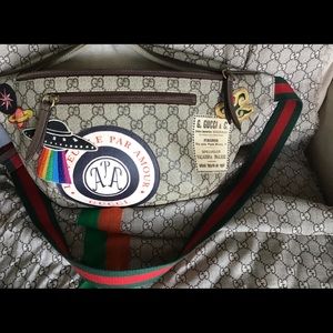 Authenticated Gucci GG Supreme Courier Waist Bag